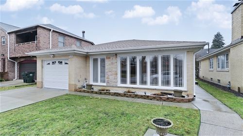 7338 N Kedvale, Lincolnwood, IL 60712