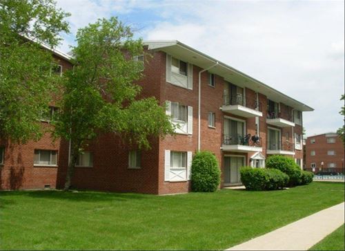 10117 N Old Orchard Unit 203, Skokie, IL 60076