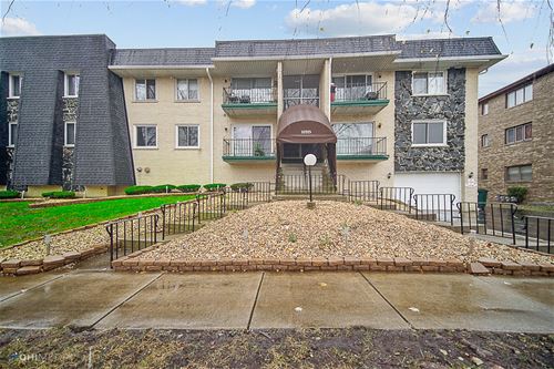 10315 Austin Unit 16, Oak Lawn, IL 60453