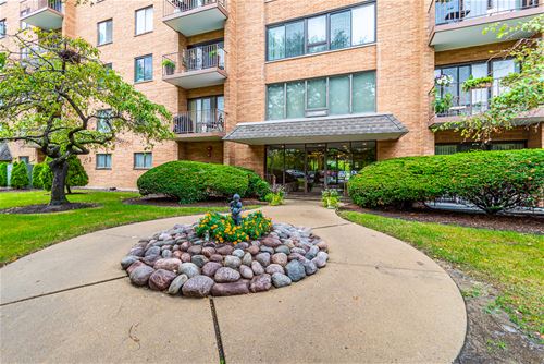 1747 W Crystal Unit 405, Mount Prospect, IL 60056