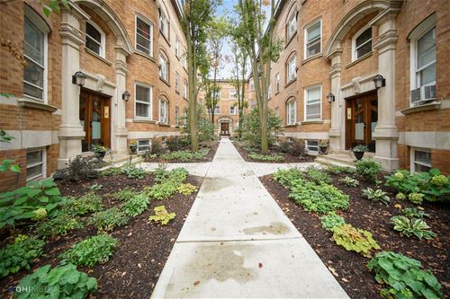 625 W Barry Unit 3B, Chicago, IL 60657