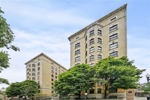 559 W Surf Unit 906, Chicago, IL 60657