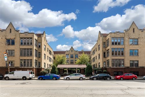 631 W Addison Unit 2, Chicago, IL 60613