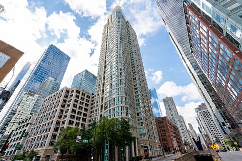 345 N LaSalle Unit 2201, Chicago, IL 60654