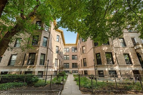 846 W Newport Unit 2N, Chicago, IL 60657