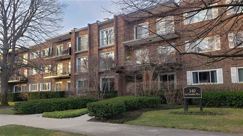 140 Franklin Unit 304, Lake Forest, IL 60045