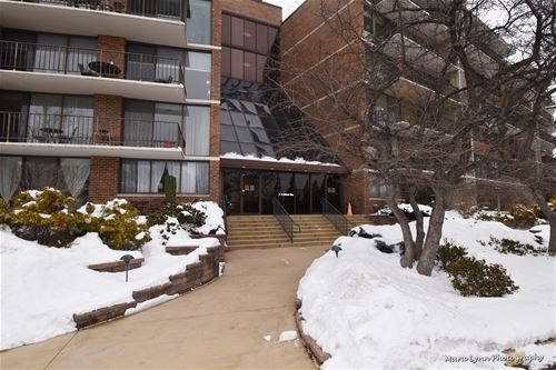 2 S Atrium Unit 402, Elmhurst, IL 60126