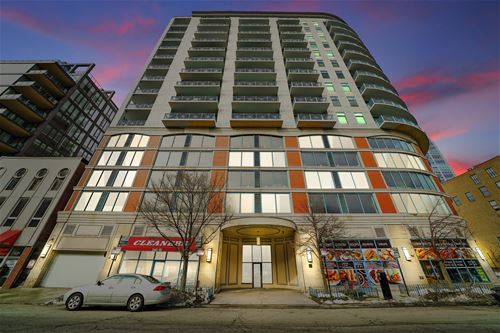 340 W Superior Unit 902, Chicago, IL 60654