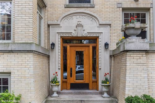 1351 W Granville Unit 101, Chicago, IL 60660