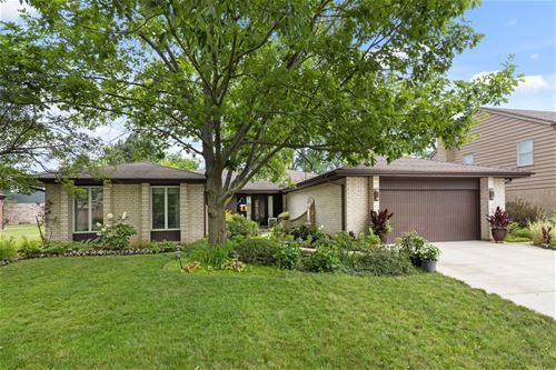 335 Oak Knoll, Northbrook, IL 60062