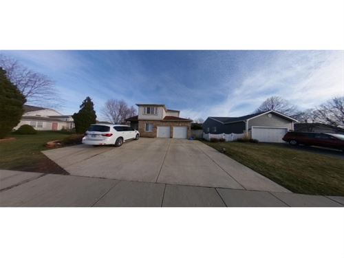 1765 Red Bud, Bolingbrook, IL 60490