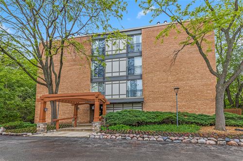 5830 Oakwood Unit 2F, Lisle, IL 60532