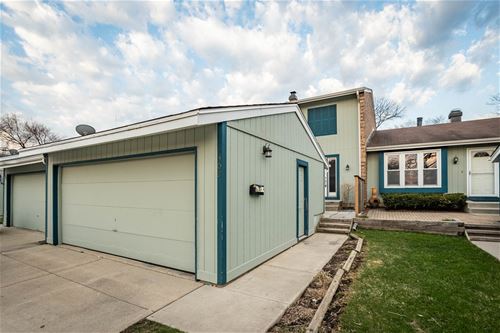 302 Colony Green, Bloomingdale, IL 60108