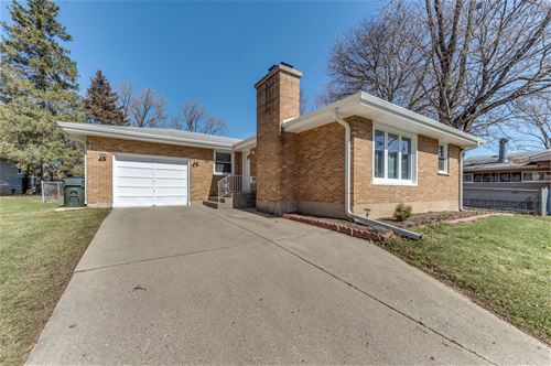 62 Burton, Cary, IL 60013