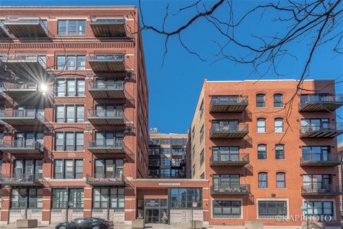 226 N Clinton Unit 227, Chicago, IL 60661