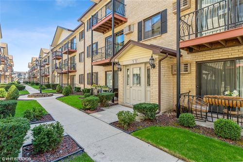 5147 N East River Unit 245B, Chicago, IL 60656