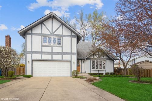 1326 N Saddle Row, Addison, IL 60101