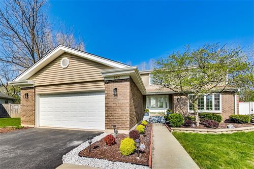 210 Astor, Northbrook, IL 60062