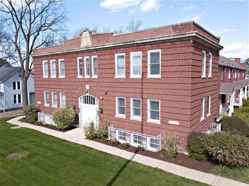 400 N Madison Unit 1, Woodstock, IL 60098