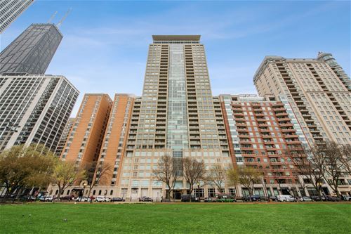 250 E Pearson Unit 1004, Chicago, IL 60611