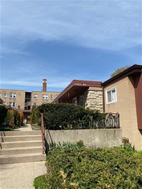 7382 N Winchester, Chicago, IL 60626