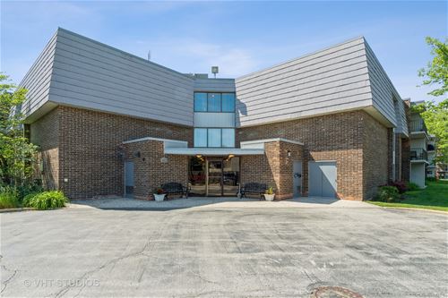 924 S Lake Unit 305, Westmont, IL 60559