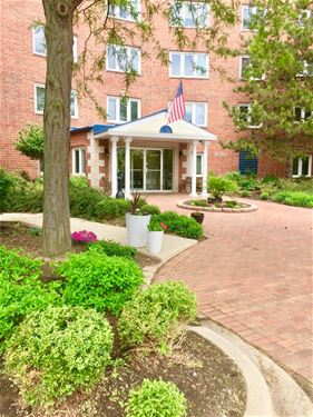 6701 N Milwaukee Unit 402, Niles, IL 60714