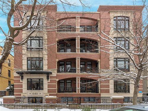 640 W Barry Unit 404, Chicago, IL 60657