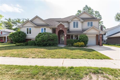 2103 N Kennicott, Arlington Heights, IL 60004