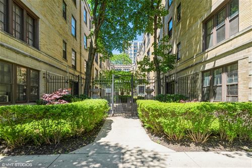 442 W Surf Unit 2A, Chicago, IL 60657