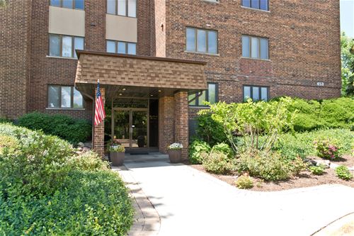 453 Raintree Unit 4K, Glen Ellyn, IL 60137