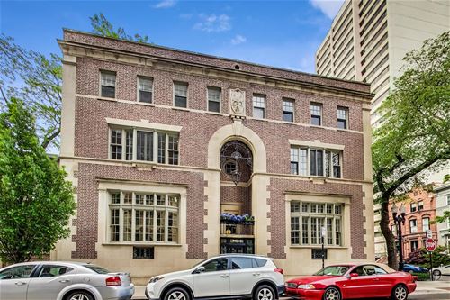 40 W Schiller Unit A2, Chicago, IL 60610