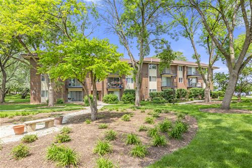 5S066 Pebblewood Unit B11, Naperville, IL 60563