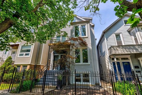 1224 W Barry, Chicago, IL 60657