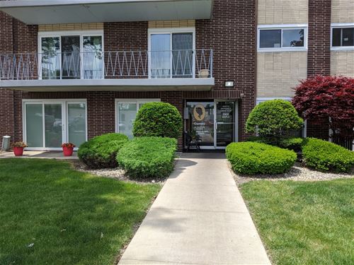 2900 Maple Unit 13A, Downers Grove, IL 60515