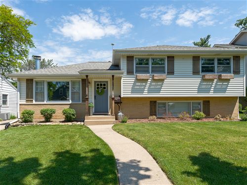 618 Gierz, Downers Grove, IL 60515