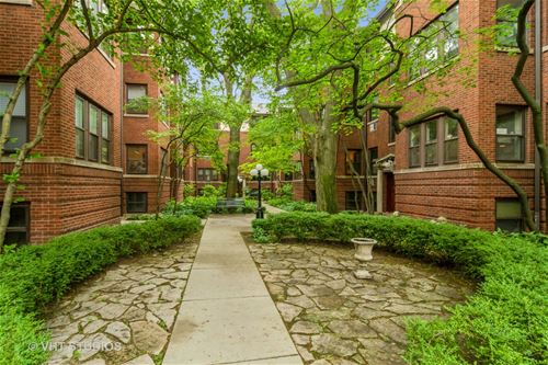 817 Lake Unit 1S, Oak Park, IL 60301