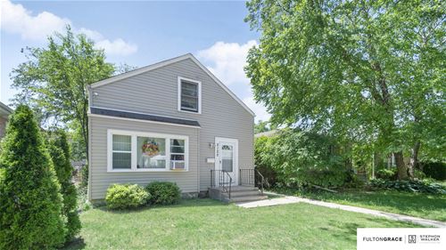 2122 Dobson, Evanston, IL 60202