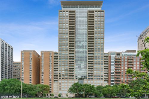 250 E Pearson Unit 2502, Chicago, IL 60611