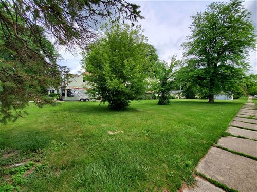 139 S Adams, Westmont, IL 60559