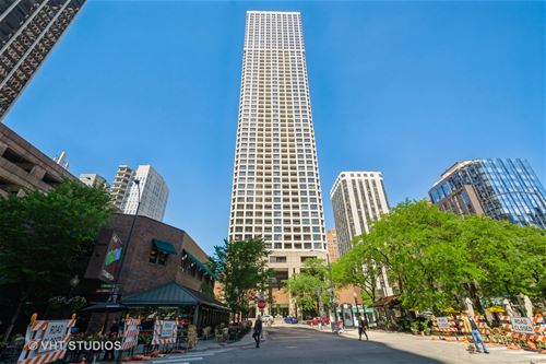 1030 N State Unit 2B, Chicago, IL 60610