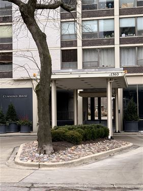 1360 N Sandburg Unit 1409, Chicago, IL 60610