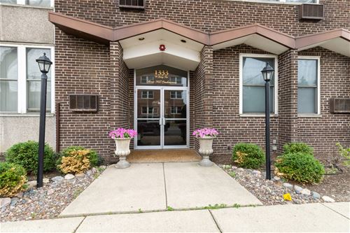 1301 W Touhy Unit 315, Park Ridge, IL 60068