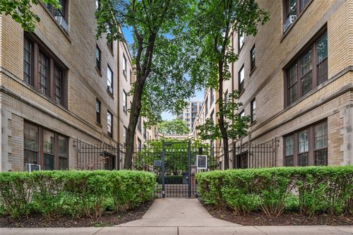 440 W Surf Unit 1C, Chicago, IL 60657