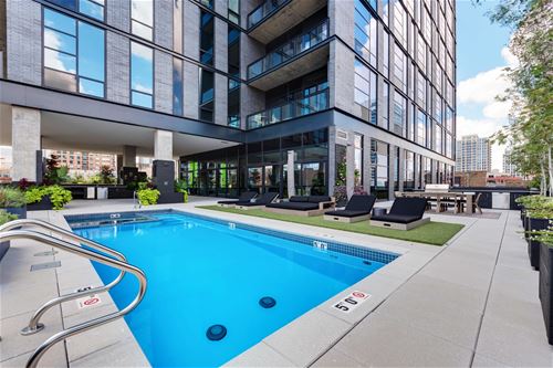 400 W Huron Unit 501, Chicago, IL 60654