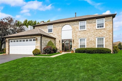 1049 Hill Crest, Carol Stream, IL 60188