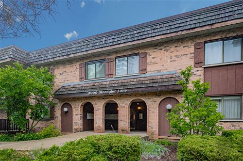 8000 Woodglen Unit 102, Downers Grove, IL 60515