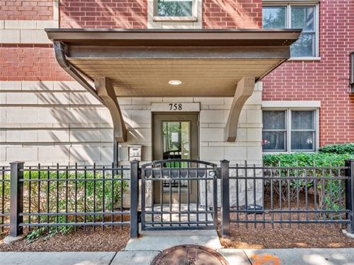 758 W 14th Unit 303, Chicago, IL 60607