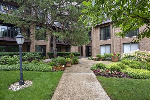 1 The Court Of Harborside Unit 211, Northbrook, IL 60062