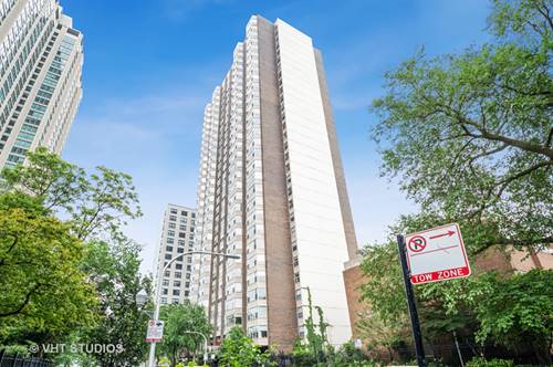 525 W Hawthorne Unit 1707, Chicago, IL 60657